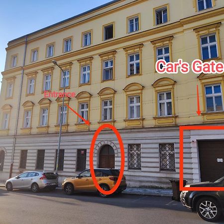 Spacious Flat & Parking Possibility, 3 Stops To Wenceslav Square Прага Экстерьер фото