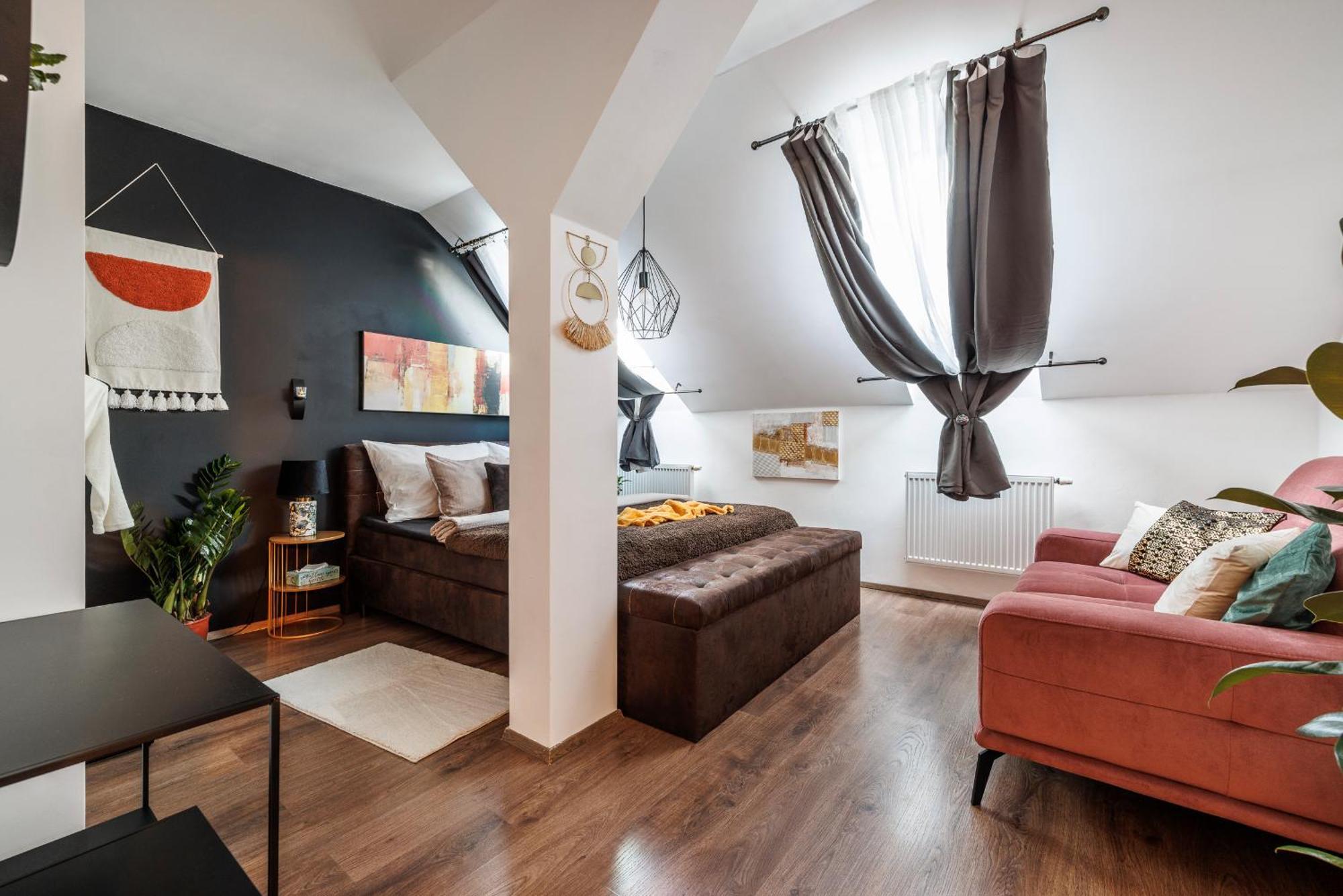Spacious Flat & Parking Possibility, 3 Stops To Wenceslav Square Прага Экстерьер фото